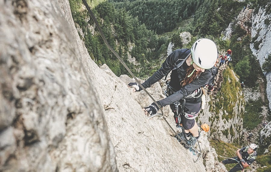 Klettersteigkurs für Einsteiger im Grazer Bergland. Einfacher Klettersteig in der Steiermark