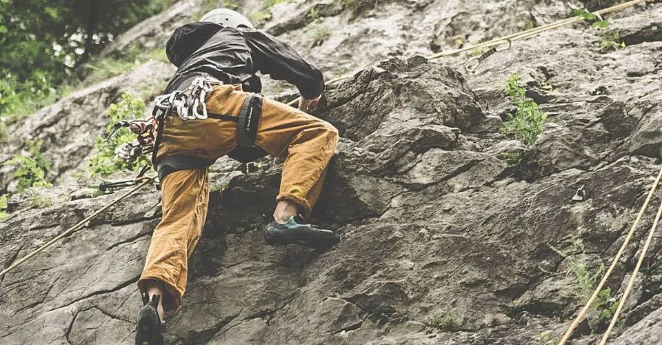 Klettertechnik beim Kletteranfängerkurs im Grazer Bergland
