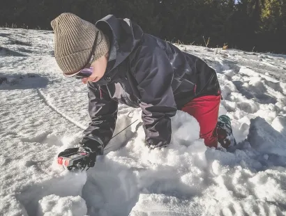 Piepsübungen beim Skitourenkurs im Grazer Bergland